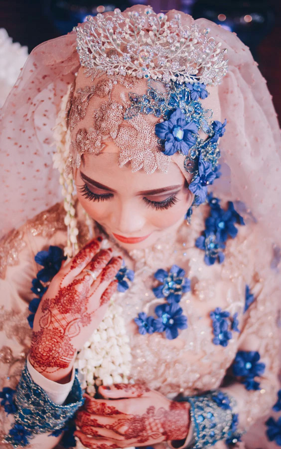 Busana pengantin elegan