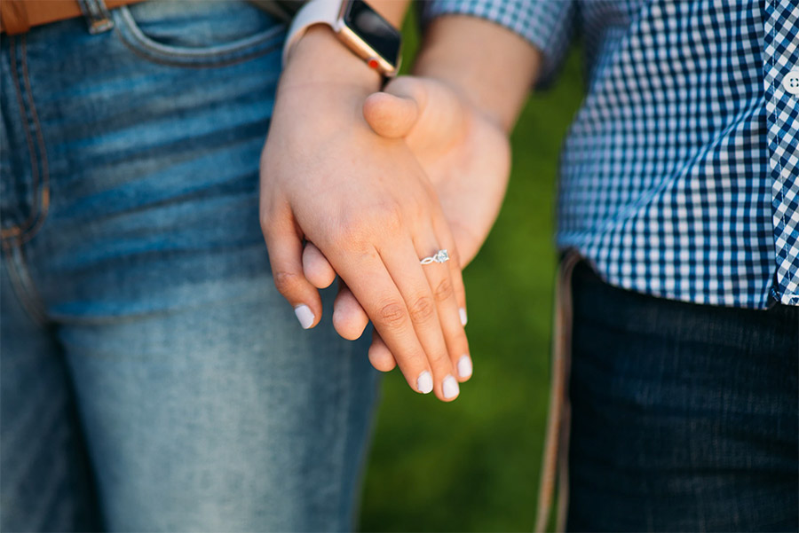 Cincin nikah untuk pasangan