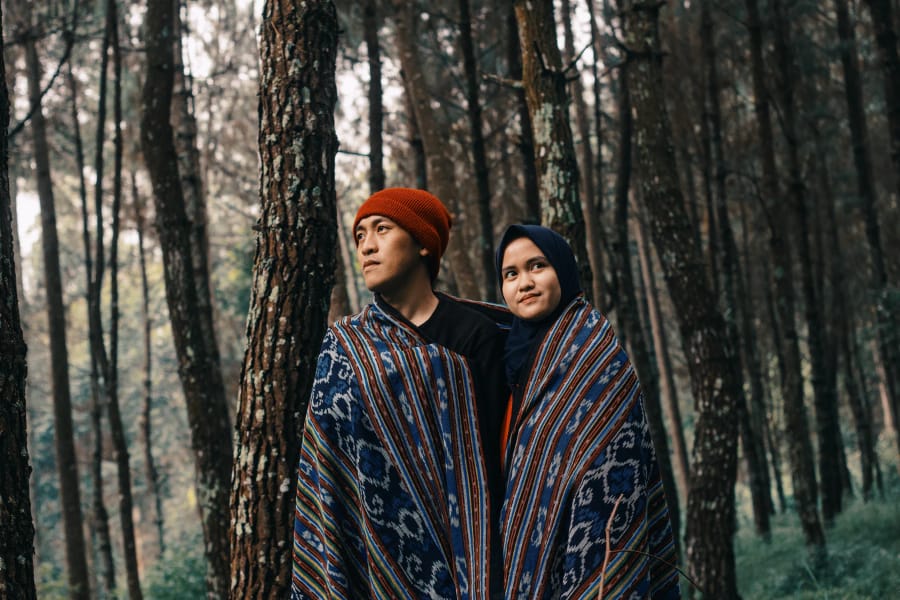 Lokasi foto prewedding yang agak terpencil bisa membantu proses pemotretan lebih cepat selesai