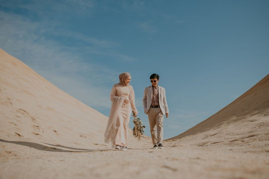 Tema foto prewedding padang pasir
