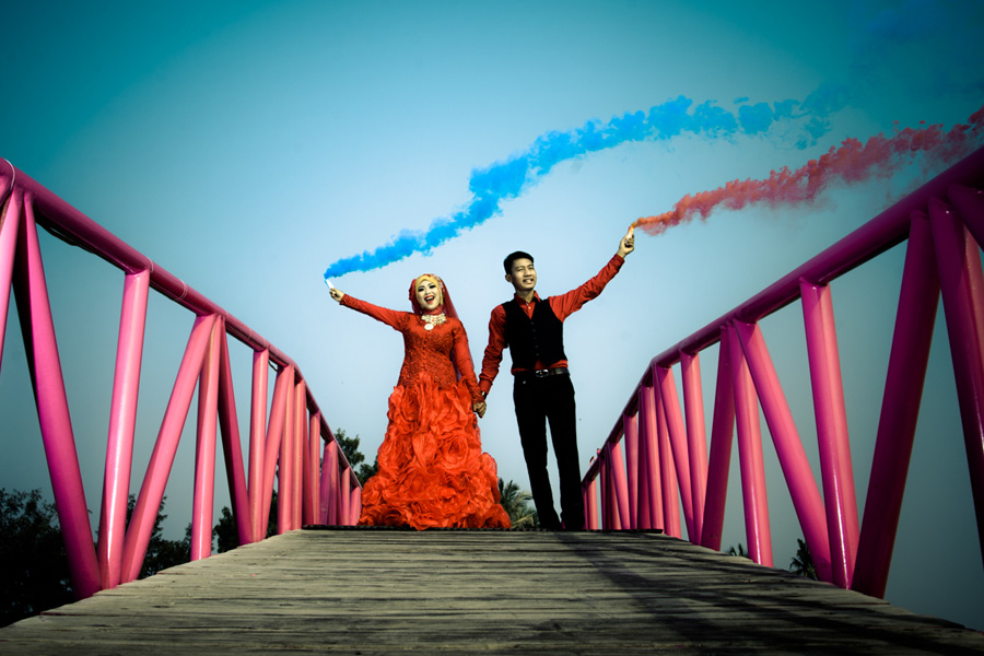 Contoh tema foto prewedding di jembatan