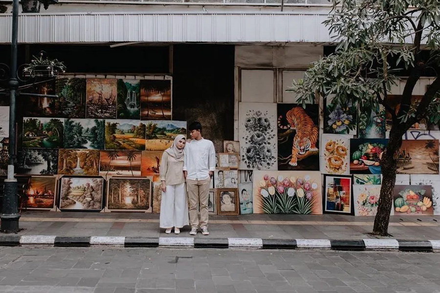 Contoh tema foto prewedding di pinggir jalan