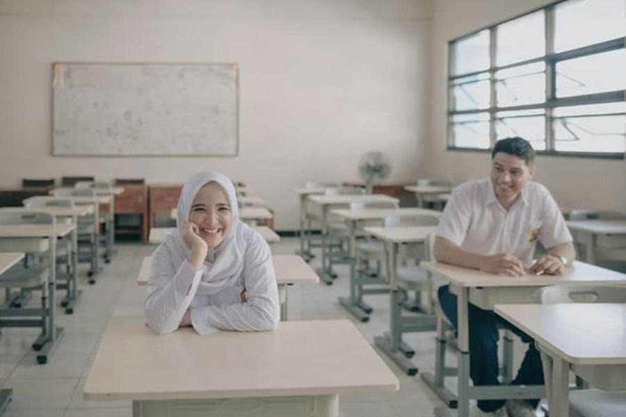 Foto prewedding dengan tema sekolah