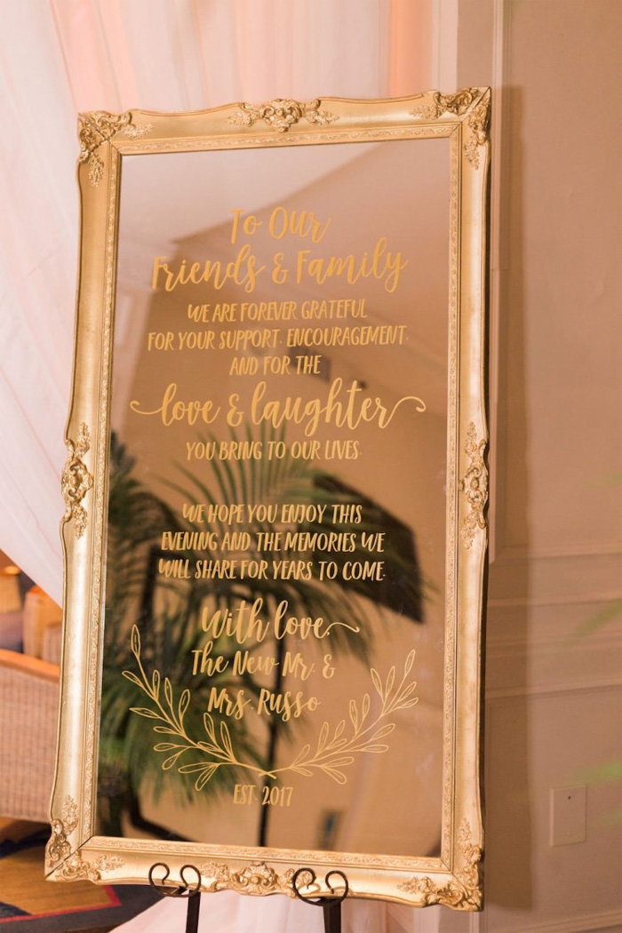 Salah satu contoh banner pernikahan berbentuk cermin
